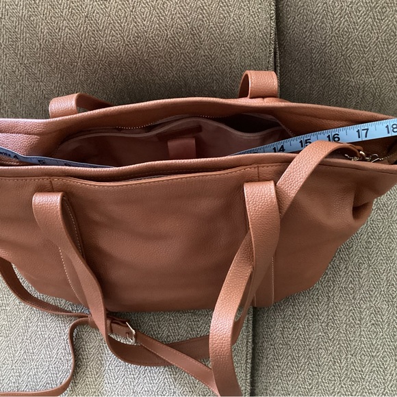 Tote 100% leather great for travel or work bag. - Picture 10 of 12